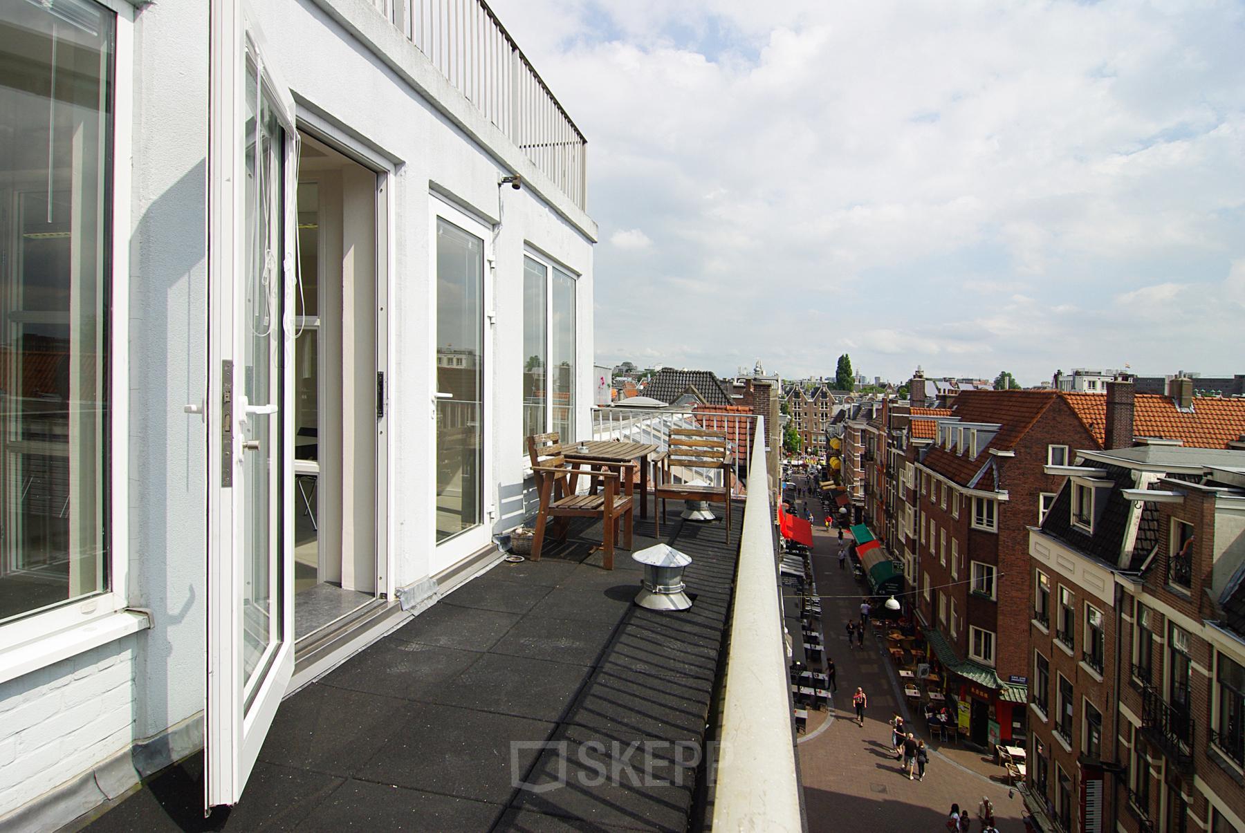 Spacious terrace at Kleine Gartmanplantsoen 21 offering a panoramic view, ideal for an office space rental in Amsterdam Center.