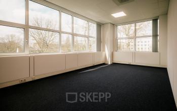 Bright office space rental at Overschiestraat 182, Amsterdam De Schinkel, featuring large windows and ample natural light.