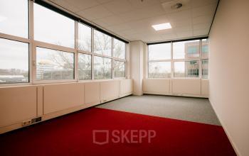 Bright office space with large windows at Overschiestraat 182 in Amsterdam De Schinkel, ideal for rental.