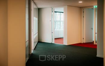 Bright office hallway at Overschiestraat 182, Amsterdam De Schinkel, ideal for office space rental needs.