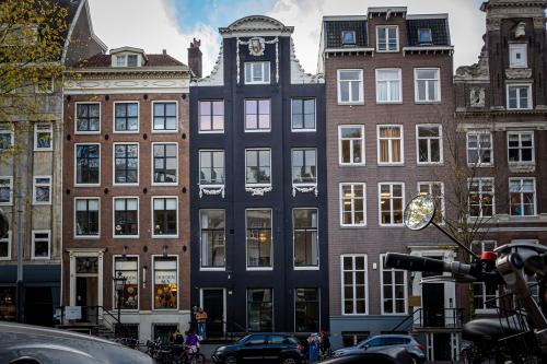 Exterior view of the office building located at Herengracht 420 in Amsterdam Canal Belt, Amsterdam, featuring classic Dutch architecture.