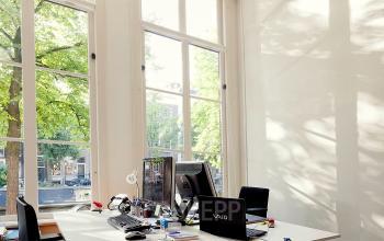 Bright office space rental at Keizersgracht 62-64, Amsterdam Canal Belt, featuring large windows and modern furnishings.