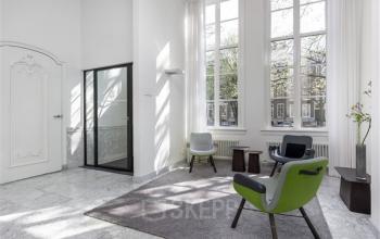 Bright office space with modern furnishings at Keizersgracht 62-64, Amsterdam Canal Belt, perfect for rent office space with natural light.