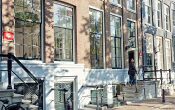 Exterior view of Keizersgracht 62-64 in Amsterdam Canal Belt, showcasing classic architecture ideal for office space rental.