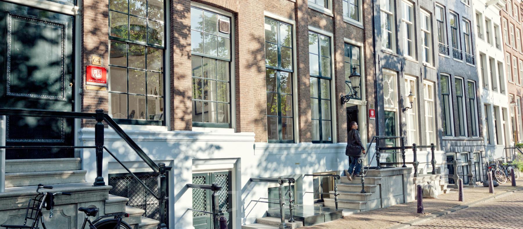 Exterior view of Keizersgracht 62-64 in Amsterdam Canal Belt, showcasing classic architecture ideal for office space rental.