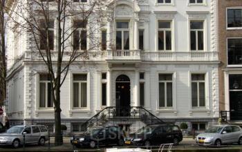 Exterior view of office building at Keizersgracht 452 in Amsterdam Canal Belt, featuring classical architecture with large windows and canal in front. Prime location for office space rental.