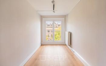 Bright office to rent at Herengracht 582-584, Amsterdam Canal Belt, with large window and wooden floor, ideal for office space rental.