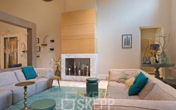 Modern lounge area in an office space for rent at Herengracht 448-458, Amsterdam Canal Belt, Amsterdam, featuring comfortable couches, stylish decor, and ample lighting.