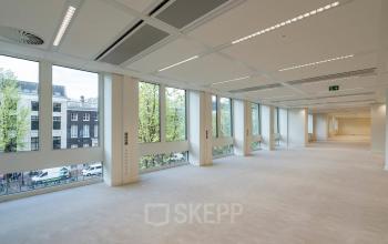 Spacious office with large windows at Herengracht 459-469, Amsterdam Canal Belt. Ideal for office space rental, featuring ample natural light and modern design.