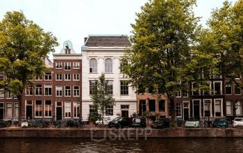 Exterior view of office building at Keizersgracht 264, situated in the historic Amsterdam Canal Belt.