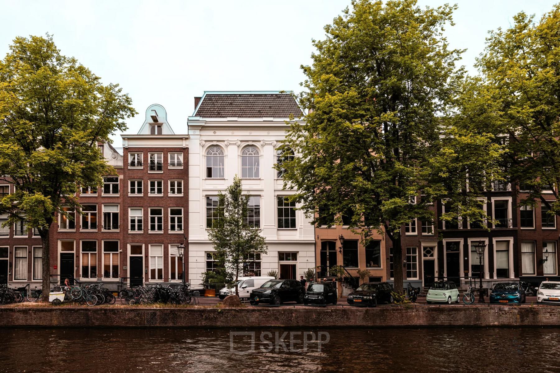 Exterior view of office building at Keizersgracht 264, situated in the historic Amsterdam Canal Belt.