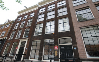 Exterior view of Keizersgracht 97-99, office space rental in Amsterdam Canal Belt, with characteristic canal houses and bicycles against the railing.