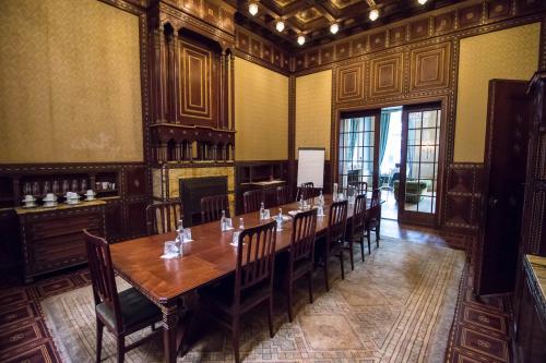 Inside the Herengracht 280 office space in Amsterdam Canal Belt, a furnished meeting room features a long wooden table with chairs and a vintage decor, ideal for office space rental.