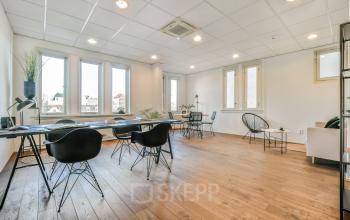 Bright and modern Amstel 62 office in Amsterdam Canal Belt with sizable windows and contemporary furniture, ideal for office space rental.