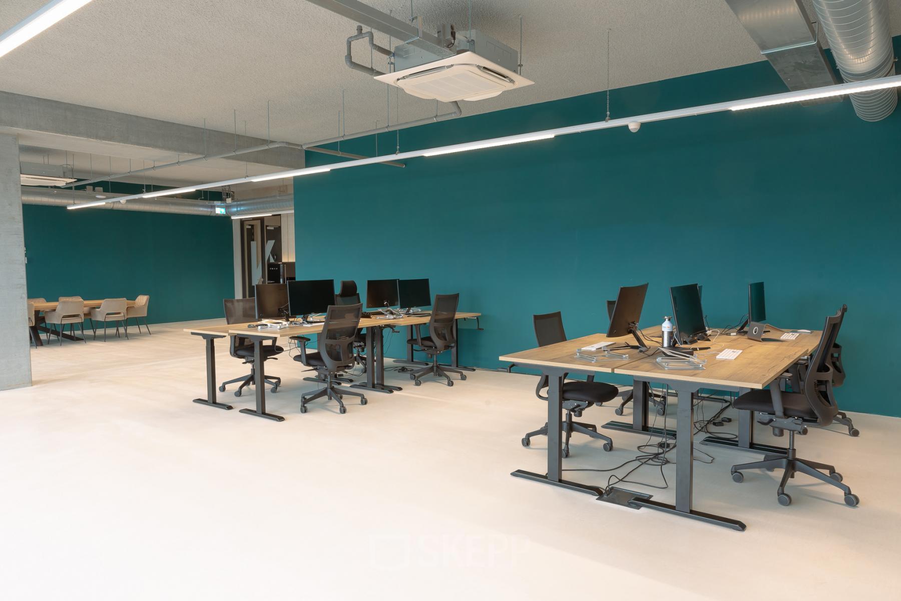 Modern office space at Koivistokade 68, Amsterdam Houthavens, with multiple desks and chairs, available for rent.