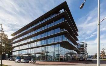 Modern office building exterior at Moermanskkade 303 in Amsterdam Houthavens, suitable for office space rental.