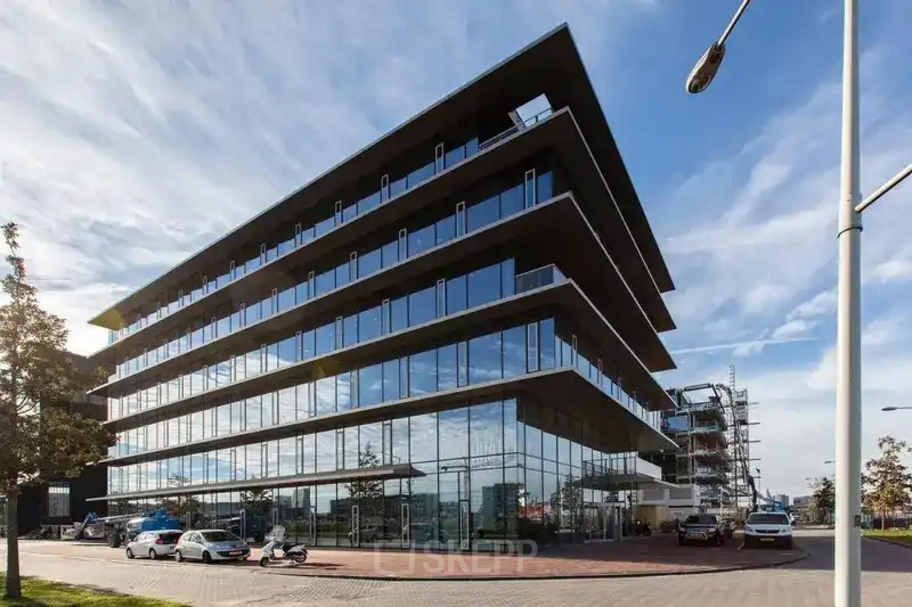 Modern office building exterior at Moermanskkade 303 in Amsterdam Houthavens, suitable for office space rental.
