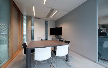 Modern conference room with a sleek table and chairs at Pedro de Medinalaan 7, ideal for office space rental in Amsterdam IJburg.