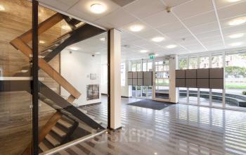 Bright office entrance at Baden Powellweg 283/305, Amsterdam New-West, featuring modern interiors and ample natural light. Ideal office space rental option.