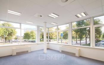 Bright, spacious office area with large windows at Baden Powellweg 283/305, Amsterdam New-West, available for office space rental, offering plenty of natural light and green views.