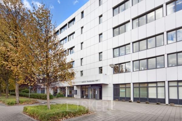 Exterior view of the office building located at Postjesweg 175 in Amsterdam Nieuw-West.