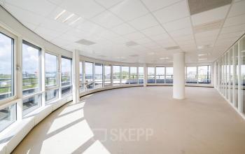 Spacious, unfurnished office to rent at Overschiestraat 61, Amsterdam New-West with large windows offering abundant natural light, creating a bright work environment.
