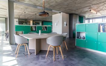 Bright and modern office space to rent in Amsterdam North, featuring stylish furnishings, green lockers, and ample natural light.