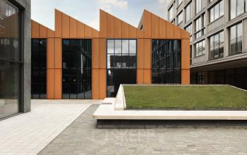 Exterior view of a modern office building at Papaverhof 58, located in Amsterdam North, suited for office space rental.