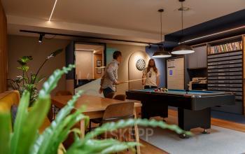Modern lounge area in Science Park 301, Amsterdam East, featuring a pool table and dartboard, ideal for creative breaks. Perfect for businesses seeking office space rental with engaging relaxation amenities.