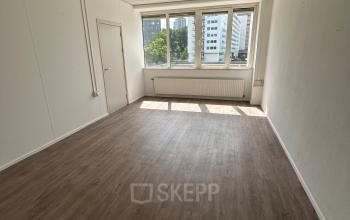 Unfurnished office space with large windows at James Wattstraat 71, Amsterdam East, available for rent. Ideal for businesses seeking an open floorplan.