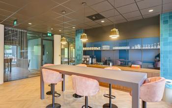 Modern office space rental at Kingsfordweg 151, Amsterdam Sloterdijk with a well-equipped pantry area and stylish decor.