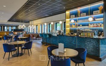 Modern lounge area in the office space rental at Kingsfordweg 151, Amsterdam Sloterdijk, featuring contemporary seating and a stylish bar area.