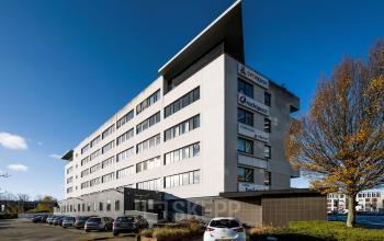 Exterior view of the office building at Radarweg 501, Amsterdam Sloterdijk, an ideal location for office space rental.