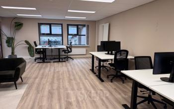 Bright office space at Arlandaweg 92, Amsterdam Sloterdijk, featuring modern desks and ample natural light. Ideal for those seeking office space rental.