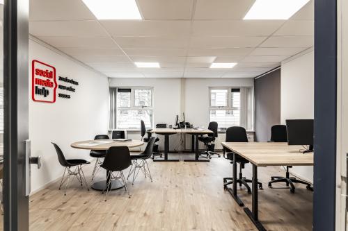 Office space at Arlandaweg 92, Amsterdam Sloterdijk with modern seating, work desks, natural lighting, and minimal decor.