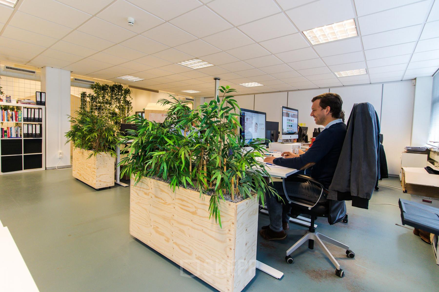 Modern full-service flexdesks for rent