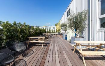 Office building with shared roof terrace