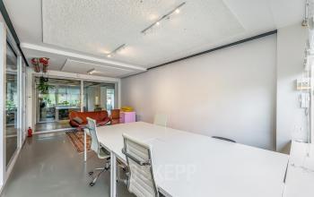 Bright office space at Bos en Lommerplantsoen 1, Amsterdam West, featuring modern furnishings and a cozy workspace atmosphere. Ideal for office space rental.