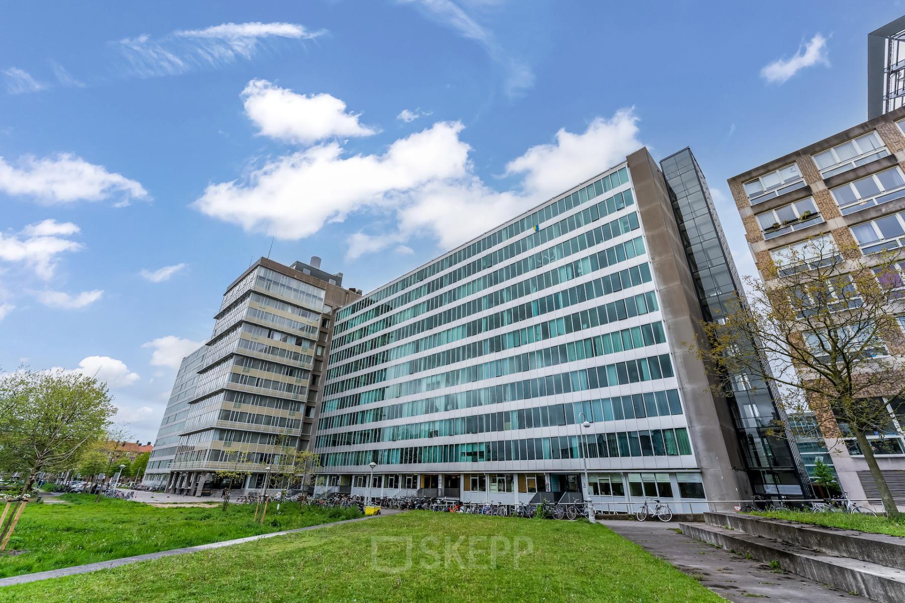 Exterior view of the office building at Bos en Lommerplantsoen 1, Amsterdam West, ideal for office space rental.
