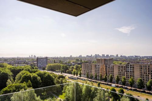 View from an office to rent at Nachtwachtlaan 20, overlooking the city and green areas in Amsterdam West.