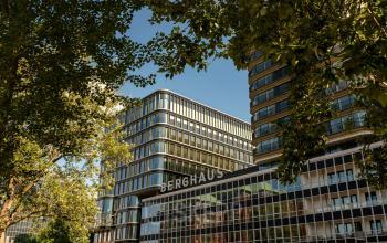Modern office building at Kon. Wilhelminaplein 4, Amsterdam West, ideal for office space rental with sleek architecture.