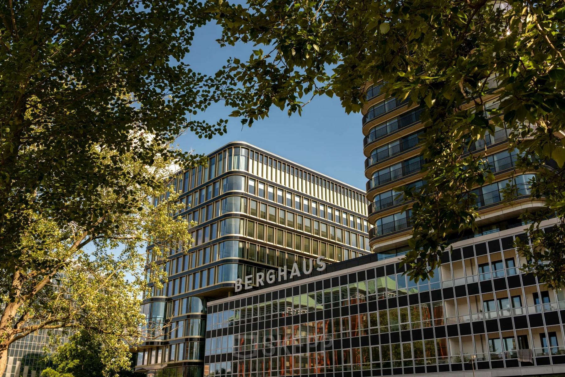 Modern office building at Kon. Wilhelminaplein 4, Amsterdam West, ideal for office space rental with sleek architecture.