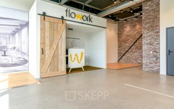 Modern office space at Poortland 242, Amsterdam Westpoort featuring sleek open floorplan with natural lighting. Office space rental available for business professionals.
