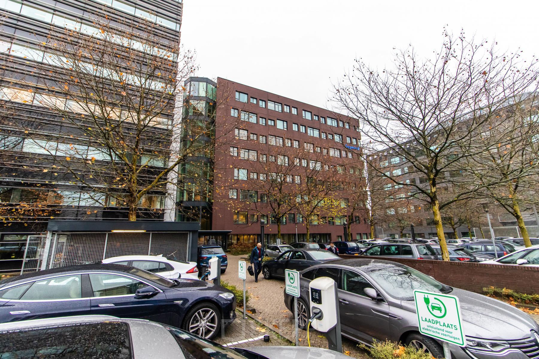 Exterior view of office building at Hullenbergweg 278, Amsterdam South East, featuring a large parking area. Ideal for office space rental.