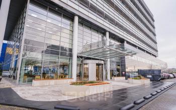 Modern exterior of the office building at Laarderhoogtweg 7-19 in Amsterdam South East, showcasing ample glass and sleek lines—a potential hub for your next office space rental.