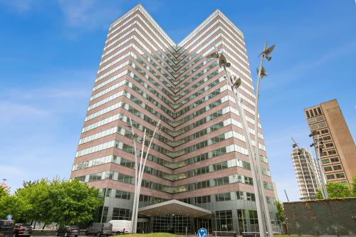 Exterior view of the office building at De Entree 201, Amsterdam South East, ideal for office space rental.