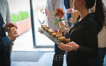 People engaging in networking near the Luttenbergweg 8 office, enhancing the professional atmosphere of this rentable office space in Amsterdam South East.