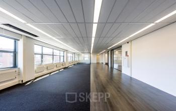 Spacious office space for rent at Paasheuvelweg 20 20, Amsterdam South East, featuring large windows and ample natural light.