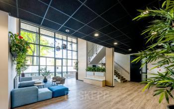 Modern office space with ample natural light and seating area at Paasheuvelweg 20 20, Amsterdam South East, ideal for office space rental.