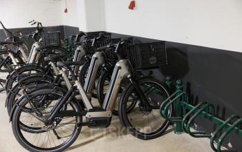 Parking area for bicycles at Hullenbergweg 109-135, Amsterdam South East, suitable for office space rental.